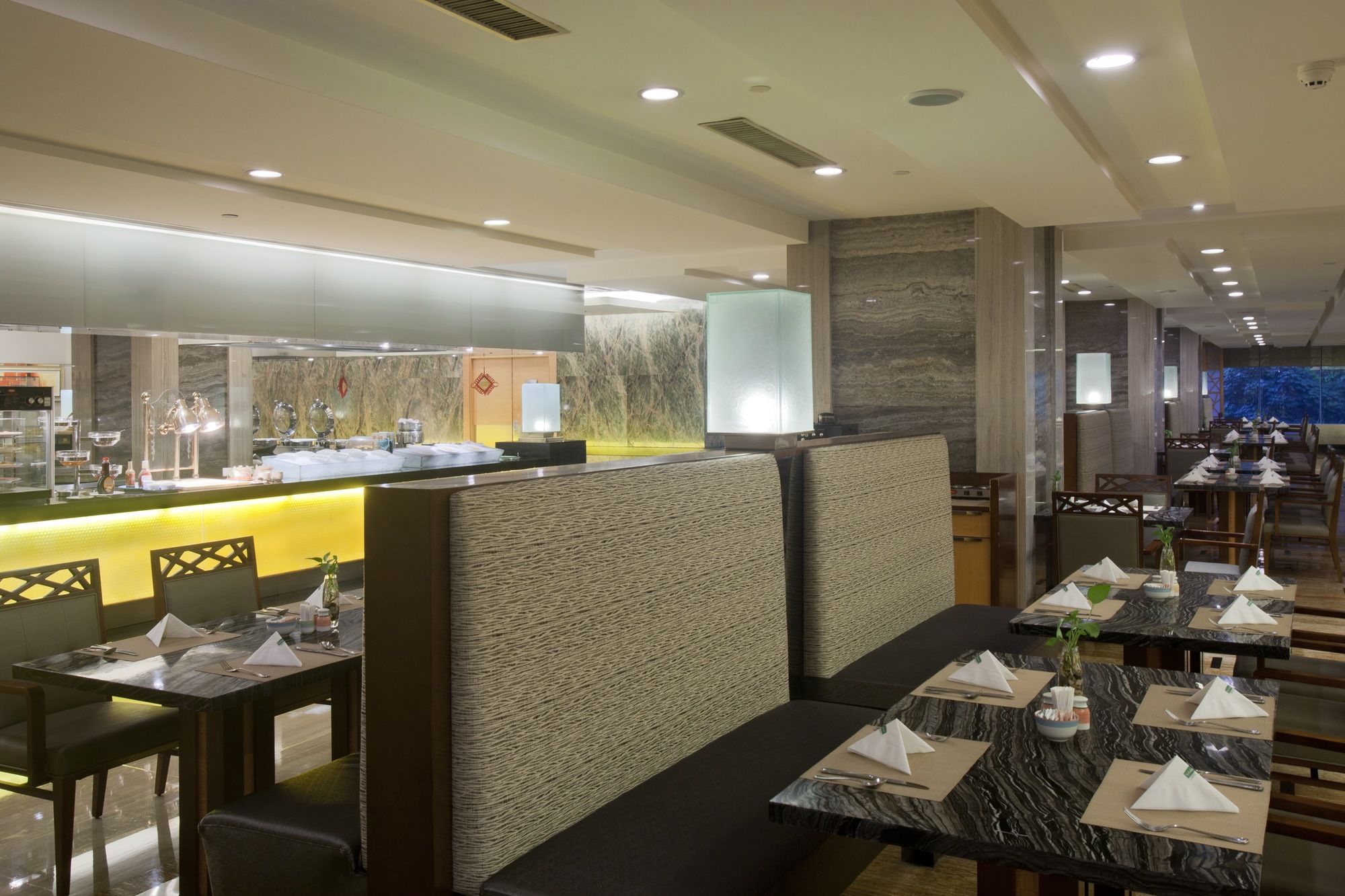 Фото Holiday Inn Hangzhou City Center