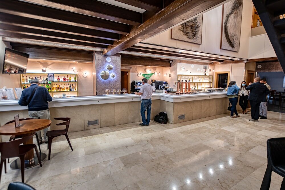 Фото Hotel Castilla Vieja