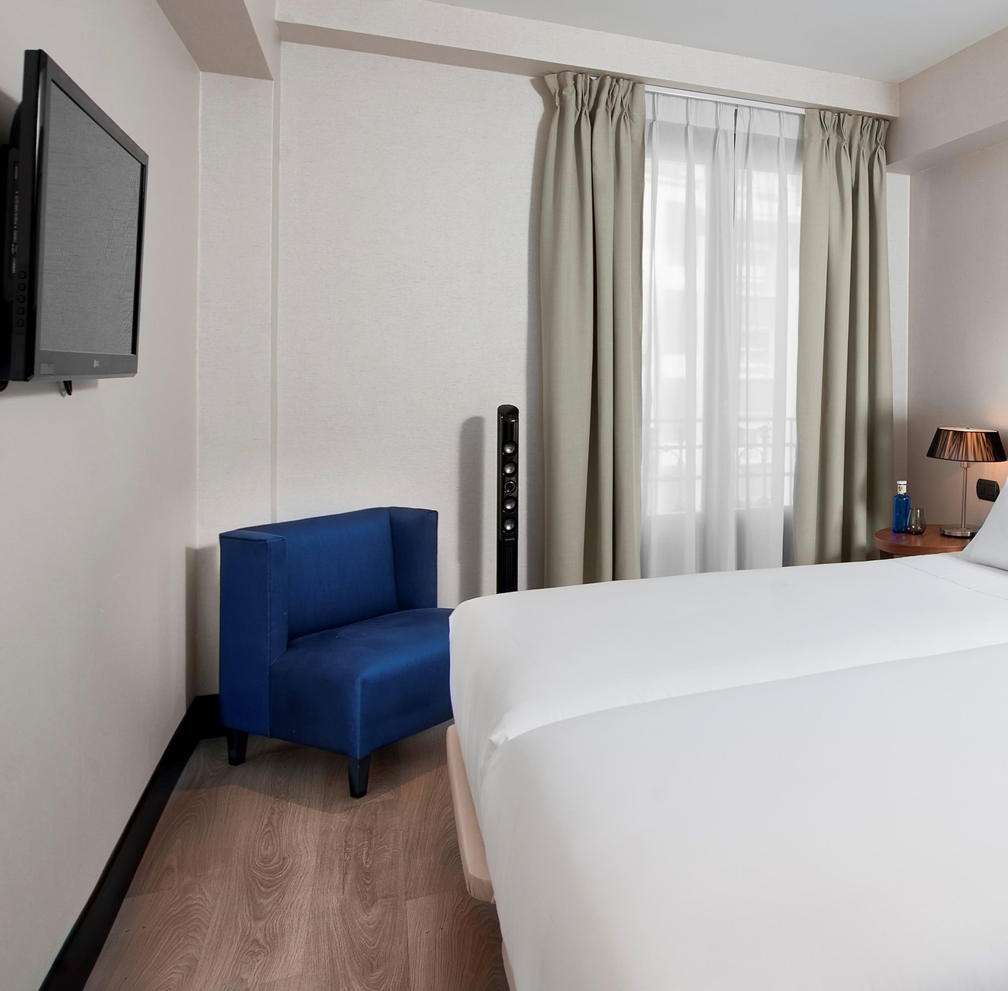 Фото One Shot Luchana 22