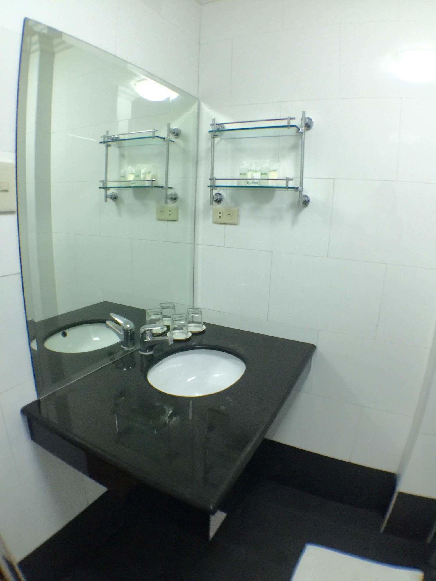 Фото Bohol Tropics Resort