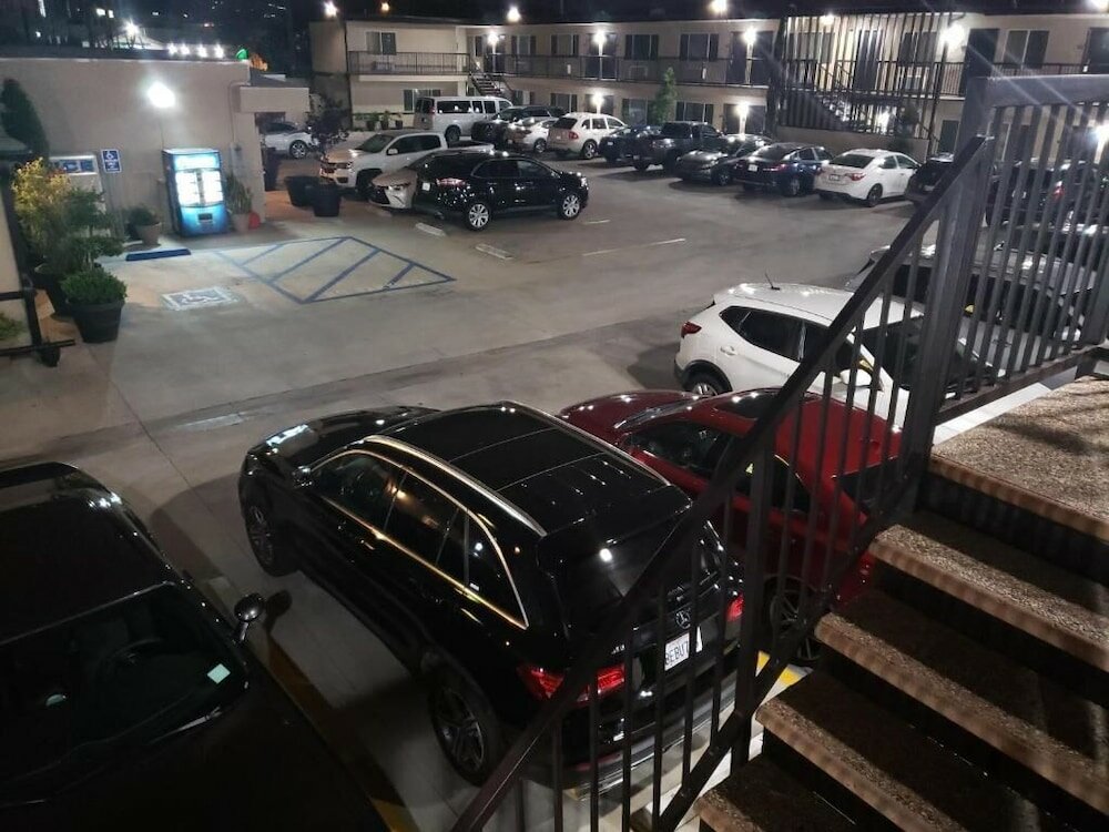 Фото Portofino Inn Burbank