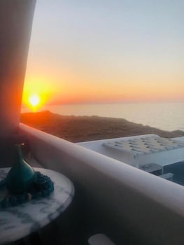 Фото Vrachia Studios & Apartments