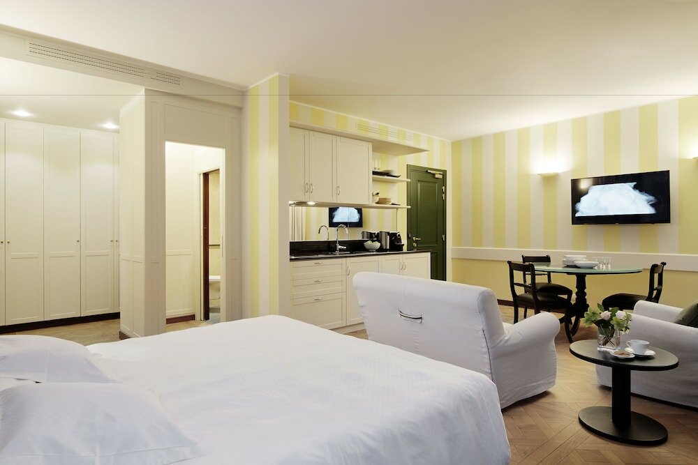 Фото Camperio House Suites