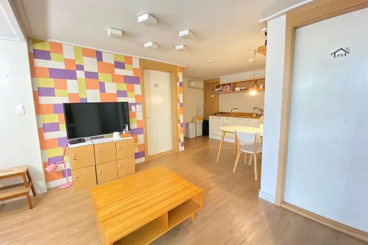 Фото High Street Guest House Hongdae