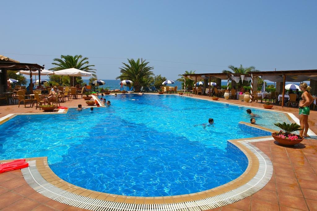 Фото Oasis Hotel