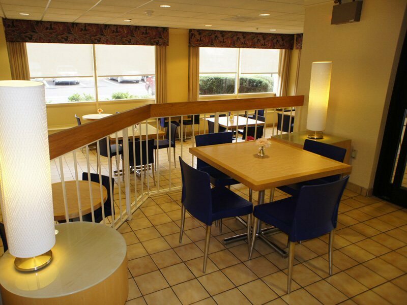 Фото La Quinta Inn & Suites by Wyndham Charlotte Airport North