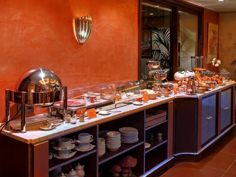 Фото The Hôtel de Neuville - Arc de Triomphe