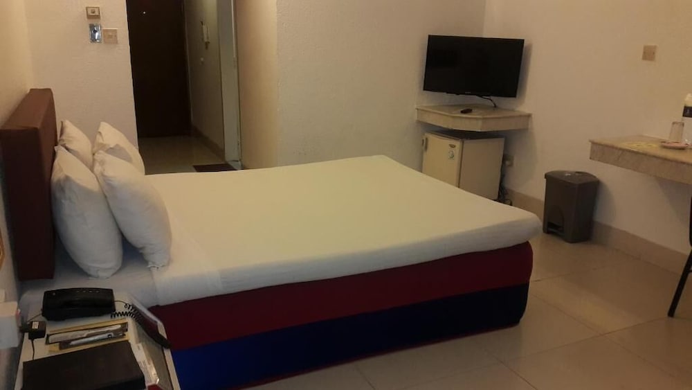 Фото Hotel Razmoni Isha Kha International