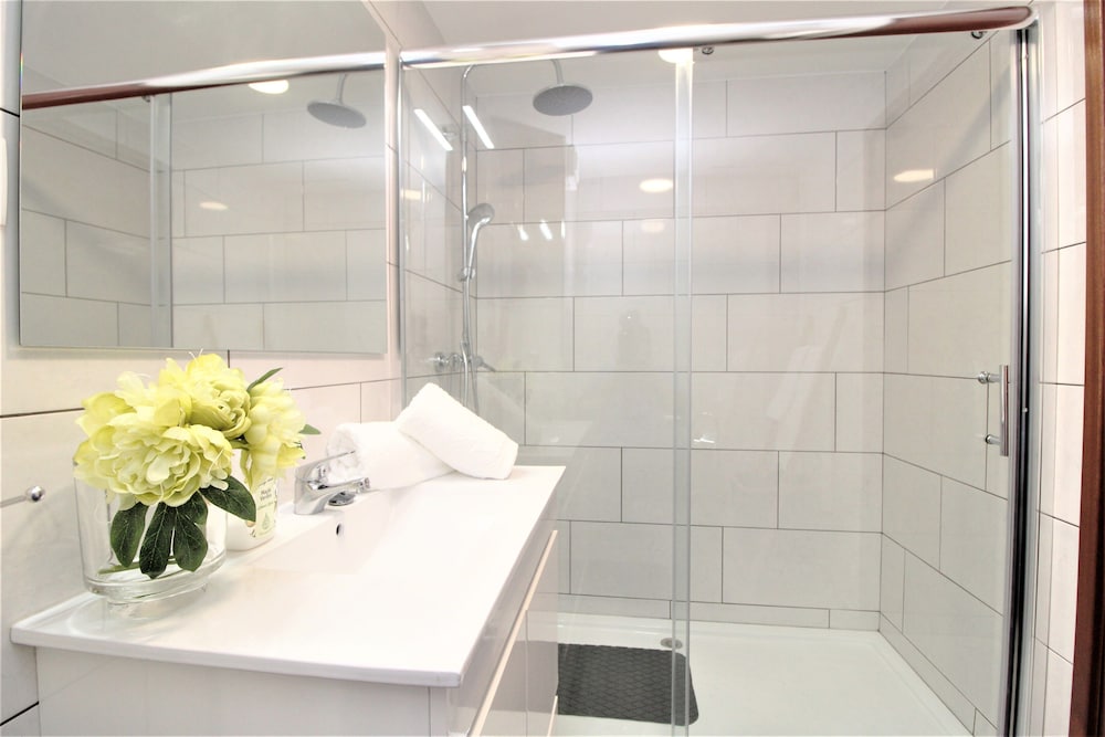 Фото Grey Apartment in City Center with Sea View