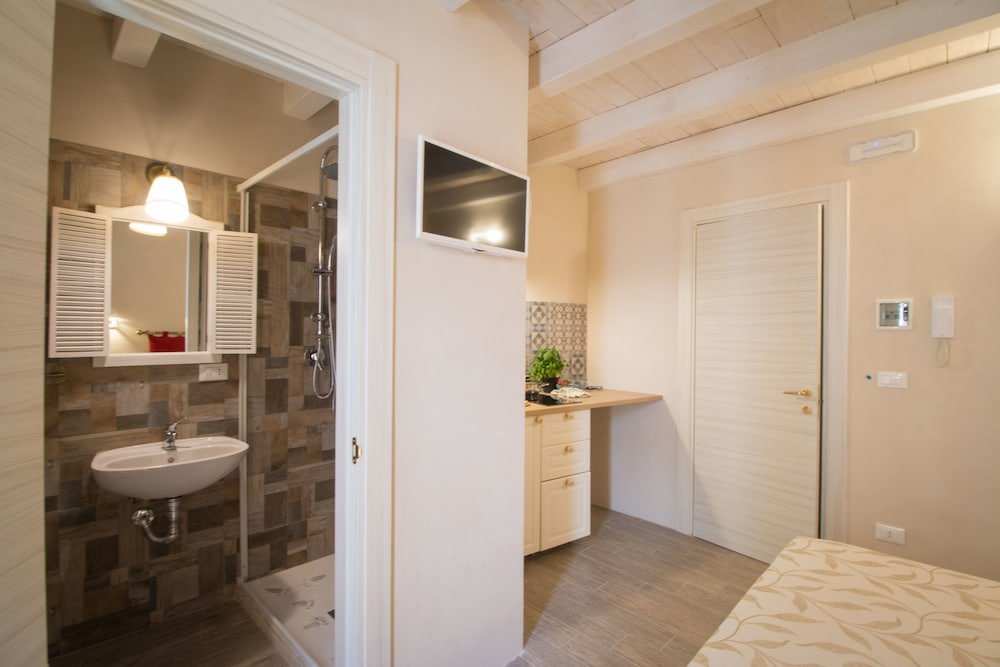 Фото Holiday Monopoli Via dell'Erba 8