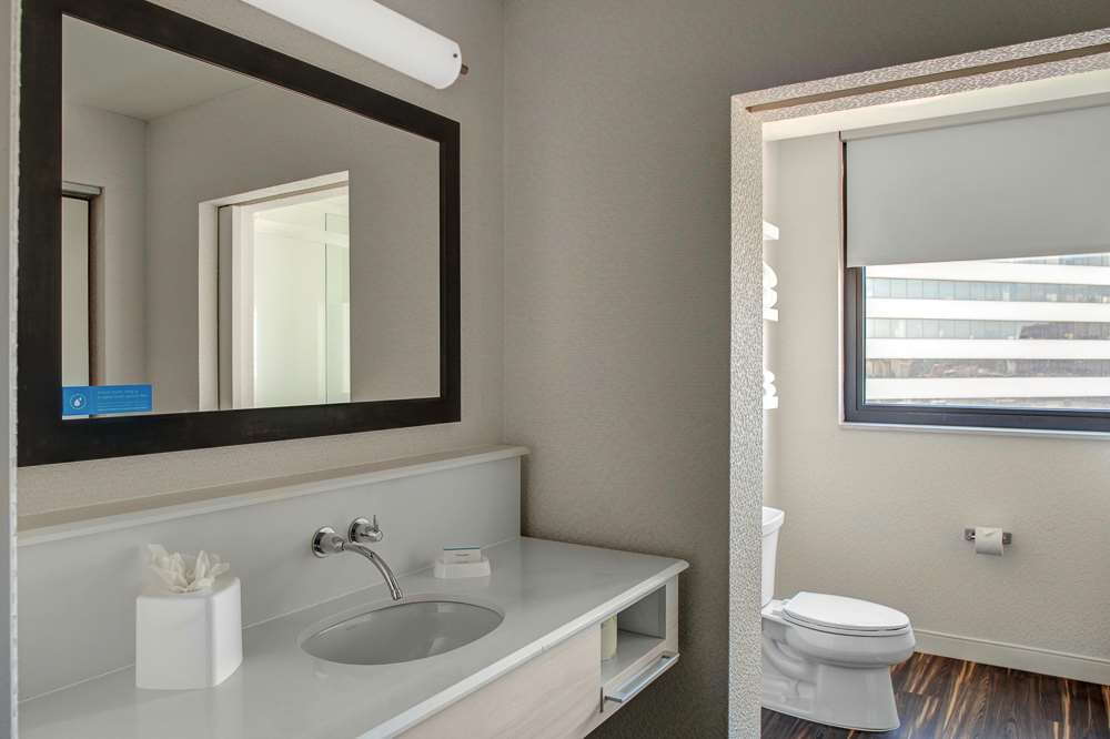 Фото Hampton Inn & Suites Richmond - Downtown