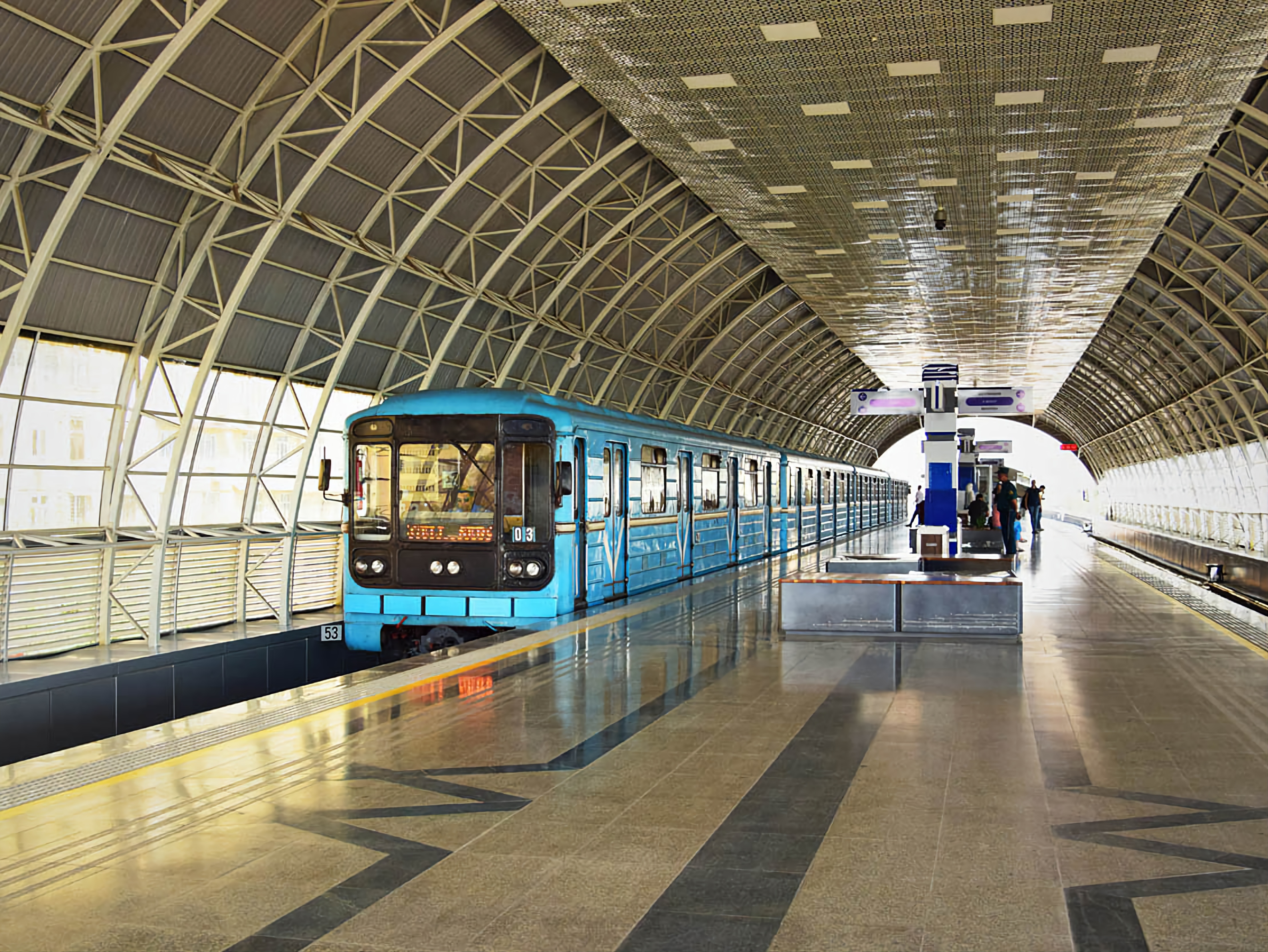 Erkakning yalangoch dumbasining surati