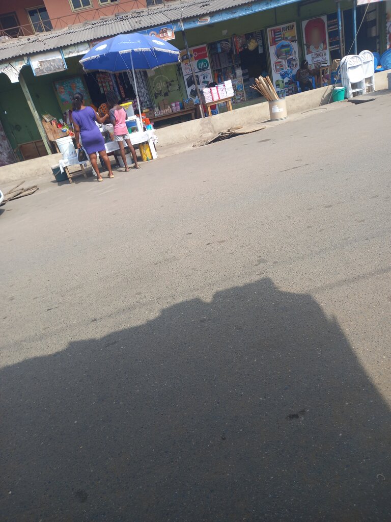 Clothing store Kiyas closet, Accra, photo