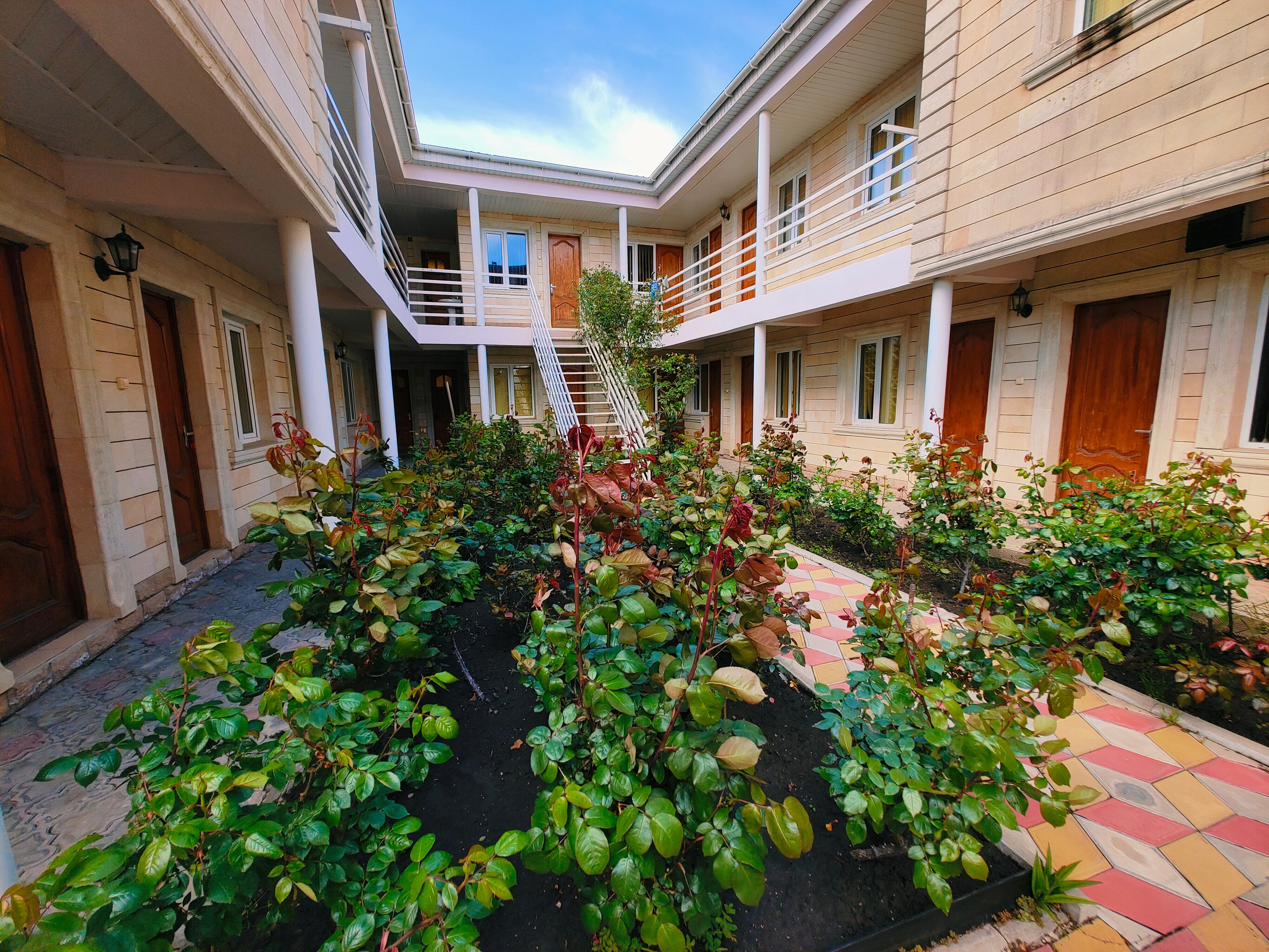 Фото отеля 2