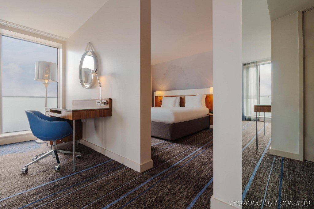 Фото DoubleTree by Hilton London - Tower of London