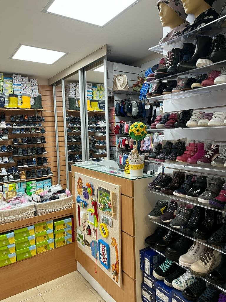 Children's shoe shop Shoes for children, Moscow, photo