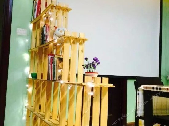 Фото Small Youth Inn