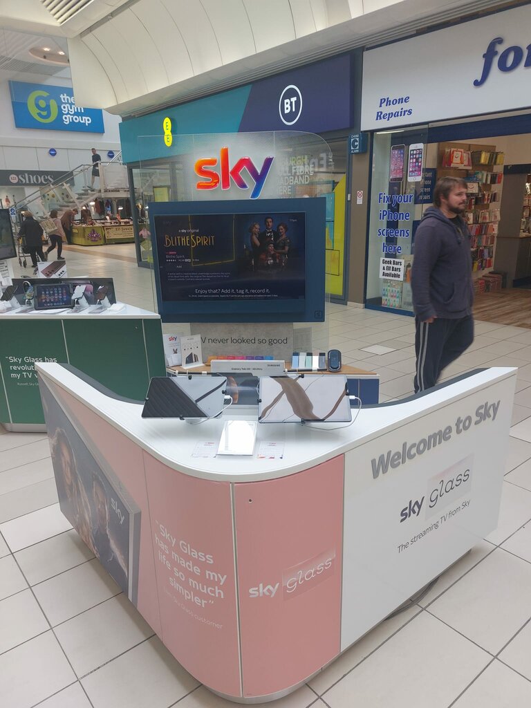 Mobile phone store Sky, Edinburgh, photo