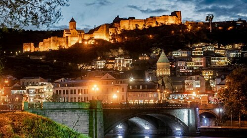 Гостиница Sheraton Grand Tbilisi Metechi Palace в Тбилиси