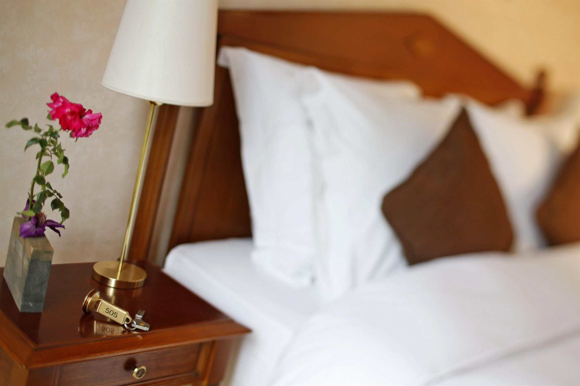 Фото Warwick Reine Astrid Lyon