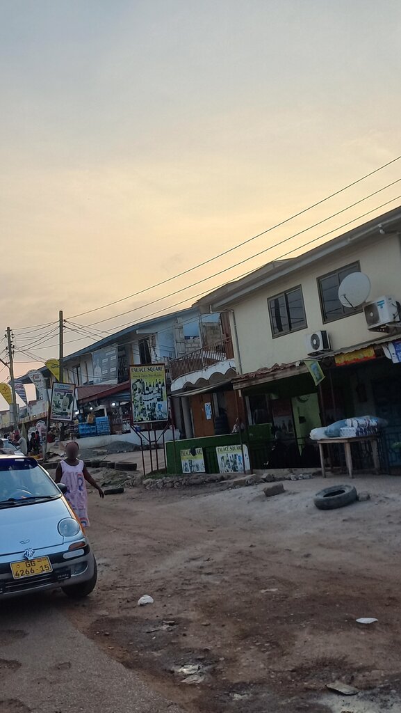 Wines and wine drinks wholesale Palace Square, Accra, photo