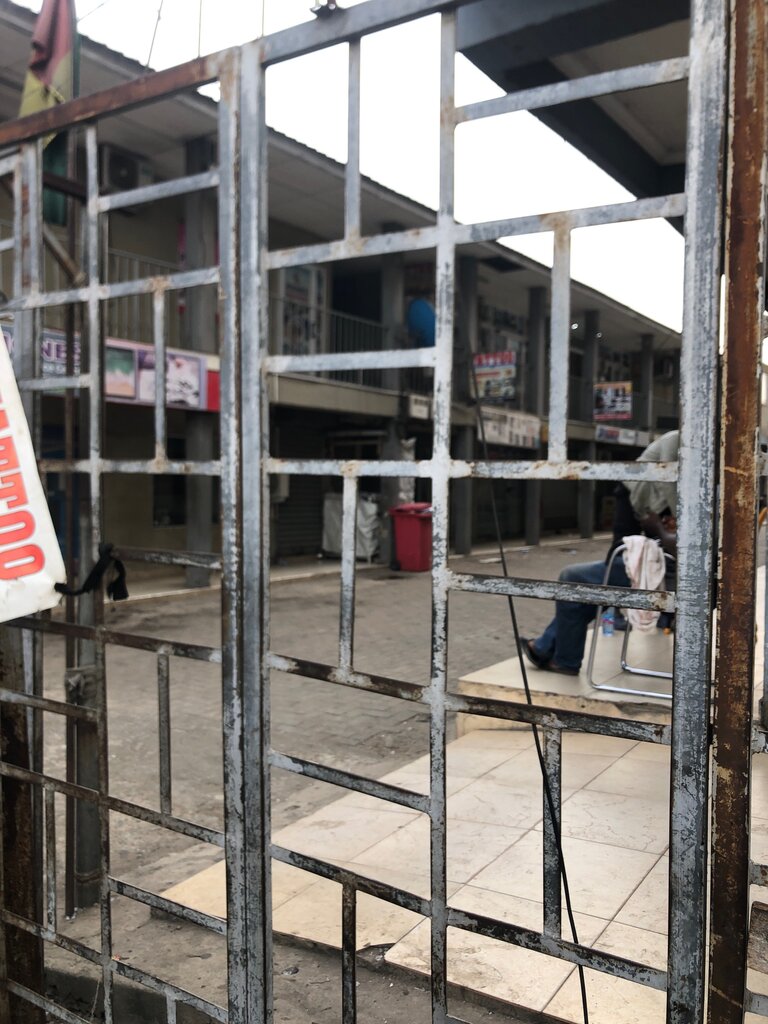 Mobile phone store Buggies Phone, Accra, photo