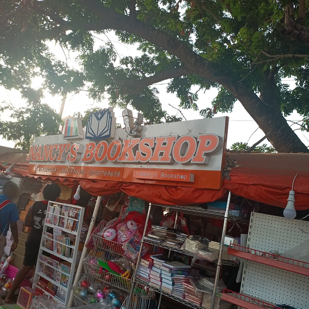Bookstore Nancy's Bookshop, Accra, photo