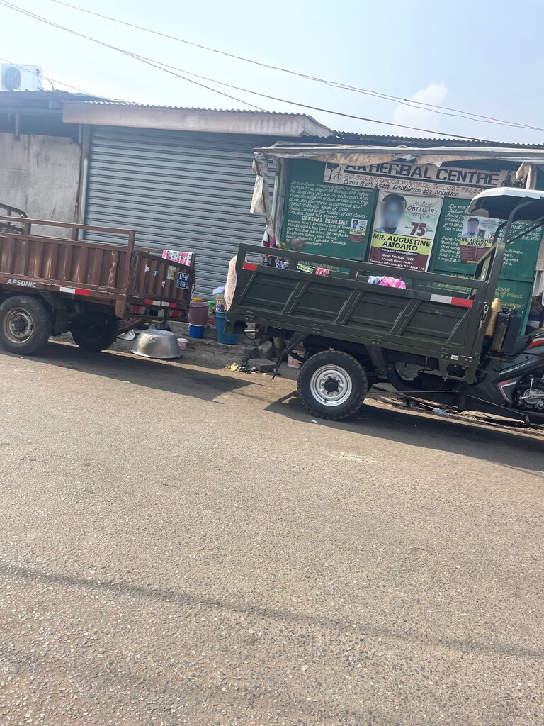 Alternative medicine Aa Herbal Center, Accra, photo