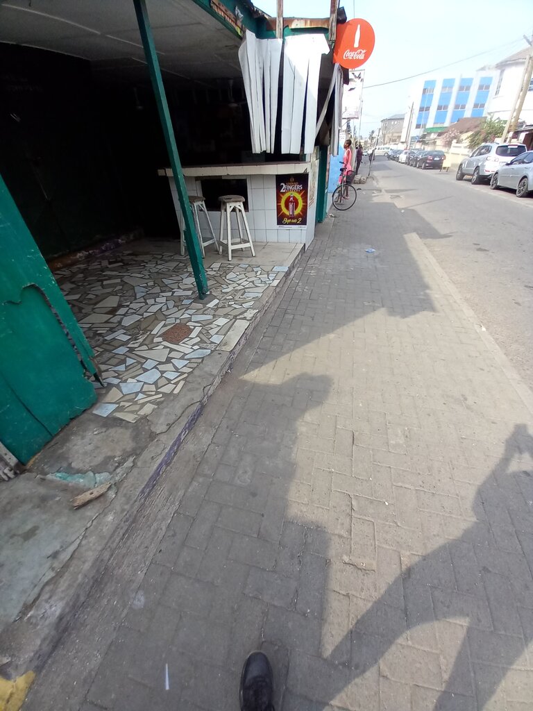 Bar, pub Eflo, Accra, photo