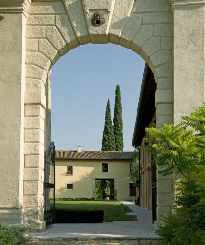 Внешний вид отеля Relais Corte Cavalli в Понти-суль-Минчо, фото 5