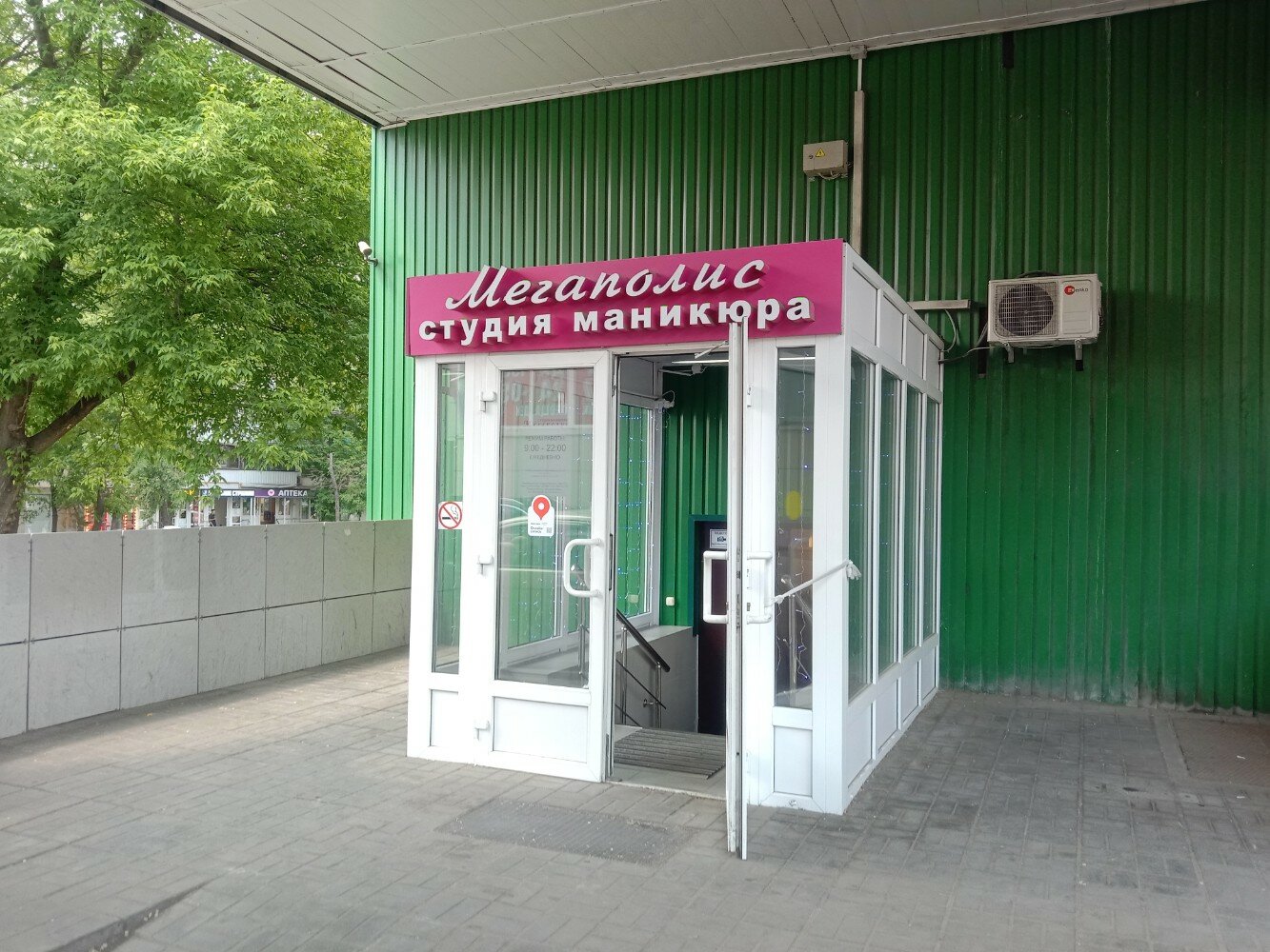 ТЦ "Мегаполис", Москва - метро Технопарк, магазины, кинотеатр, адрес, как добрат