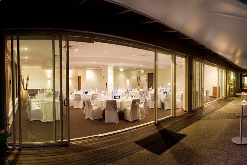 Фото Novotel Cairns Oasis Resort