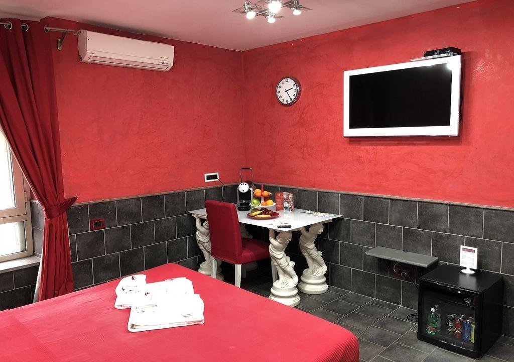 Фото Covo degli Angioini - Town House Suites