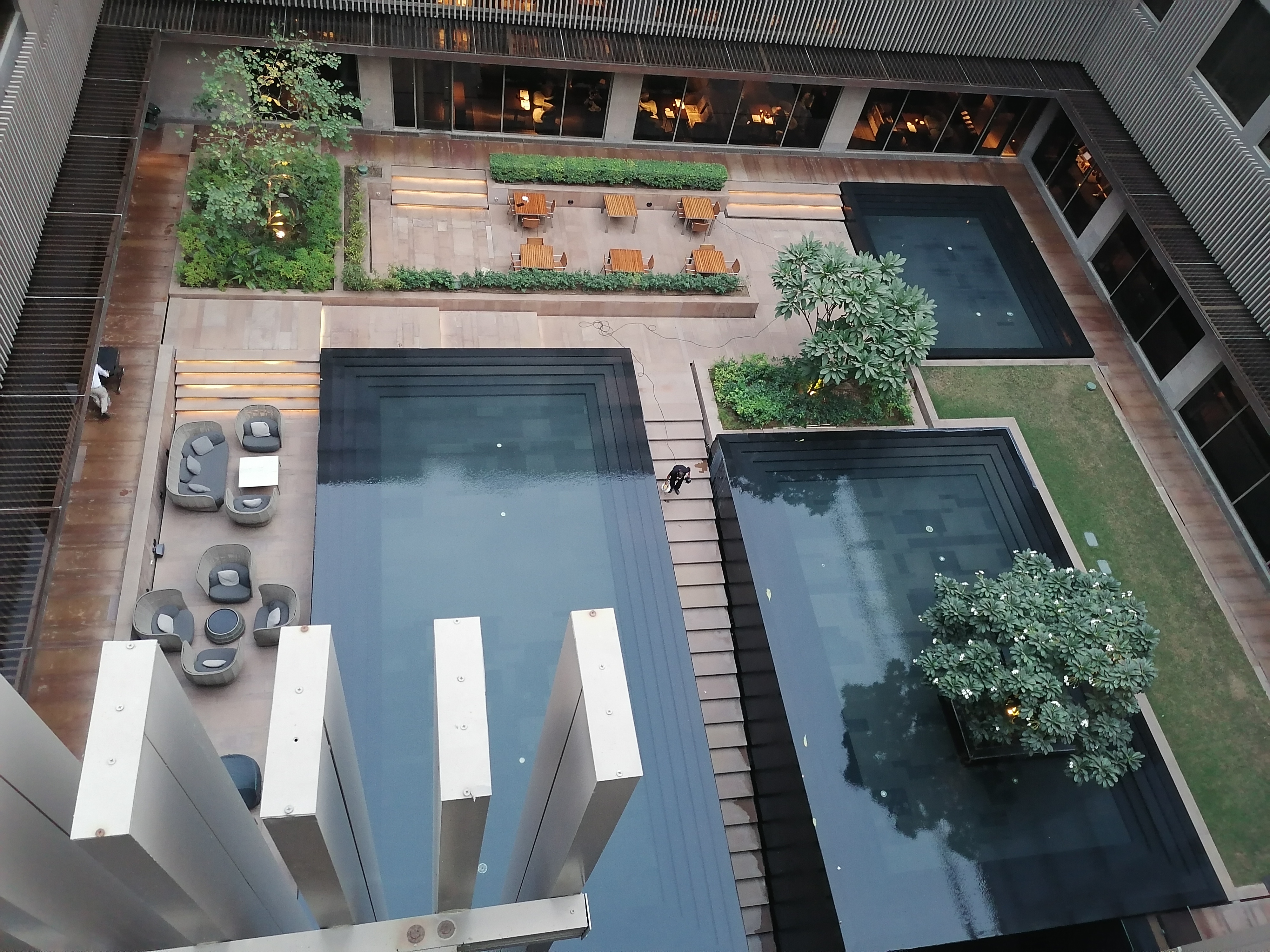 Фото Roseate House