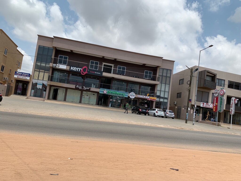 Perfume and cosmetics shop Pinamang Cosmetics, Accra, photo