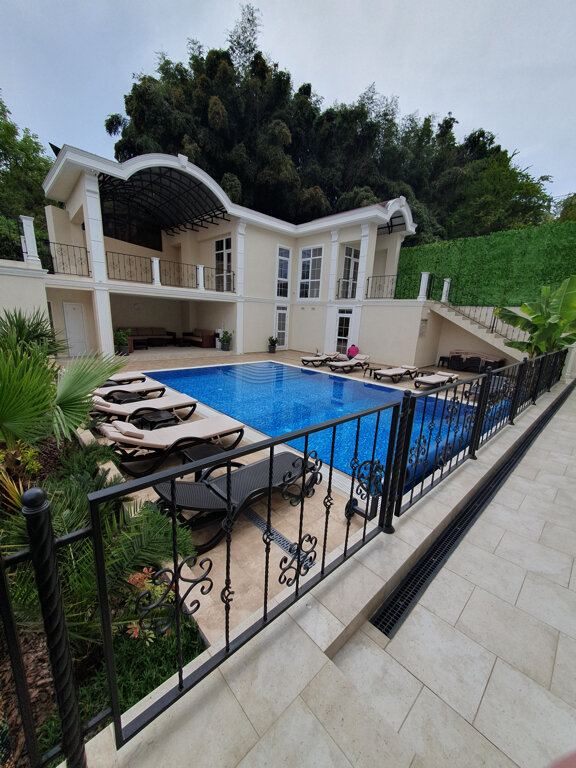 Фото The White Residence