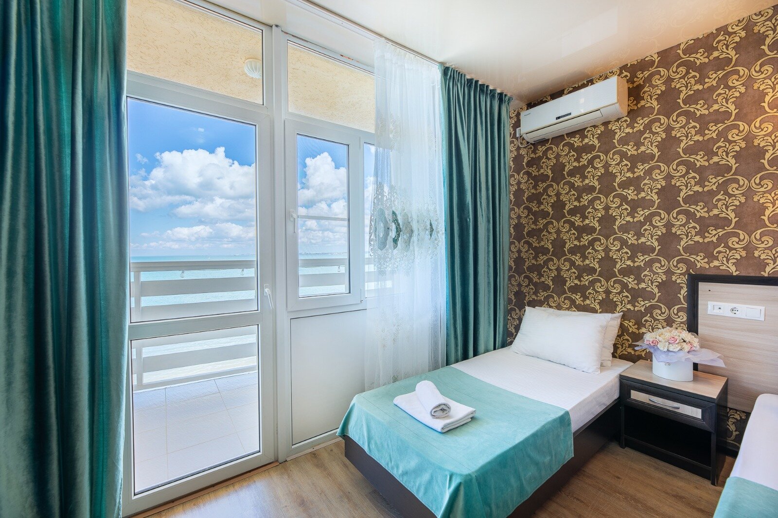 Фото отеля 2