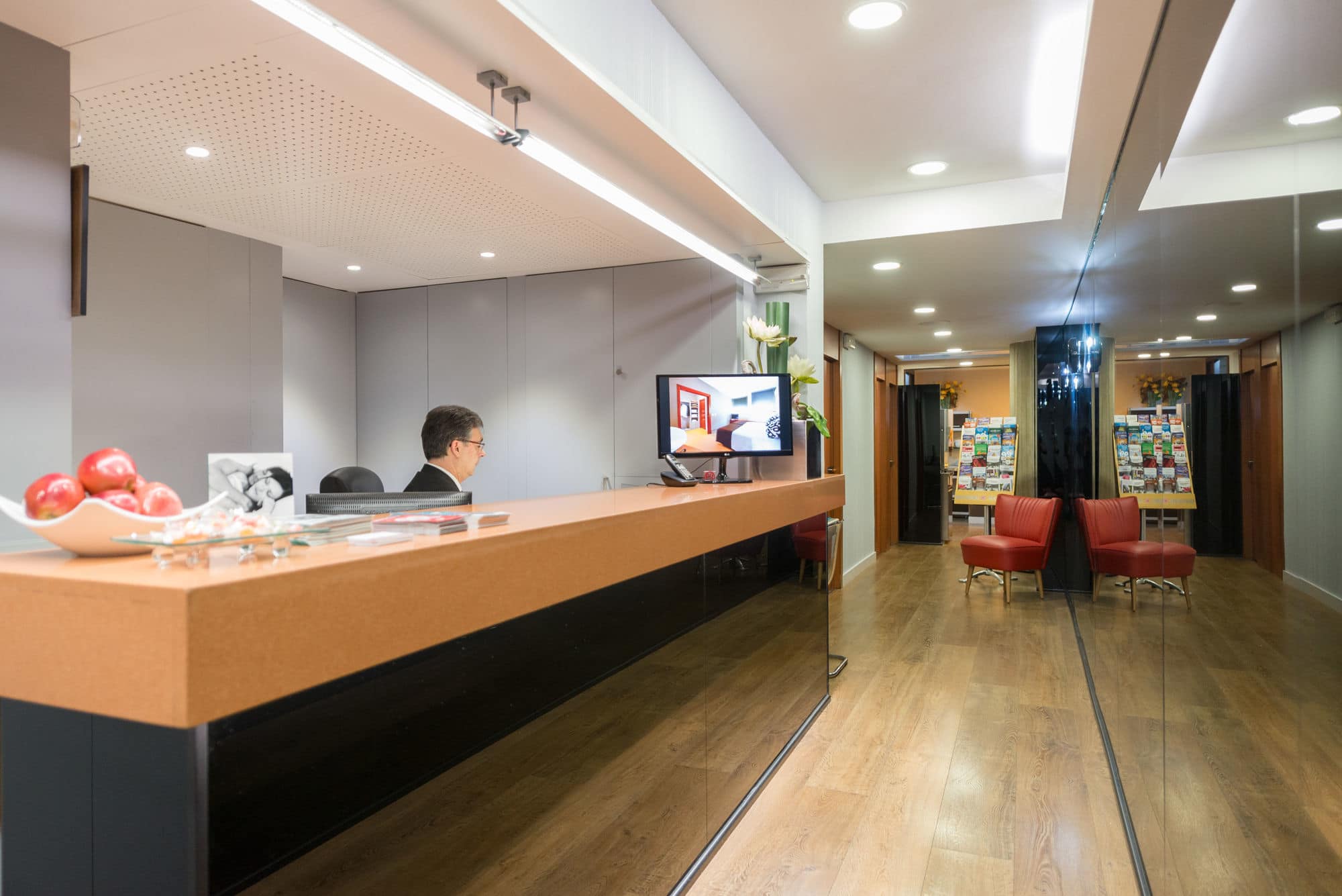 Фото Senator Barcelona Apartments