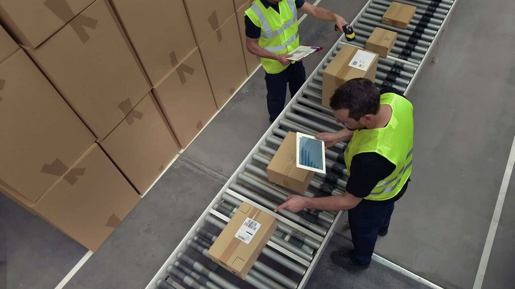 Transportation of goods by water APL Logistics, Dubai, photo