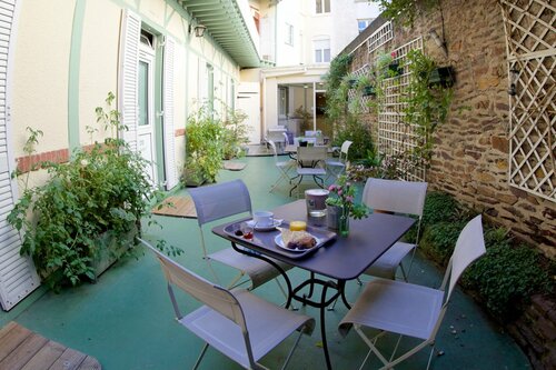 Гостиница Garden Hotel в Ренне