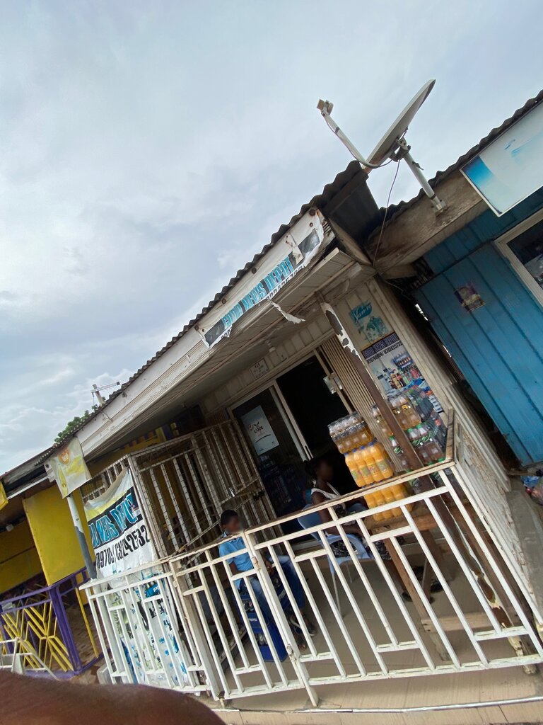 Non-alcoholic beverages Goodnews depot, Accra, photo