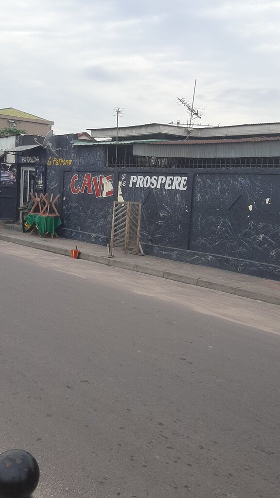 Bar, pub Mini cave le prospère, Brazzaville, photo