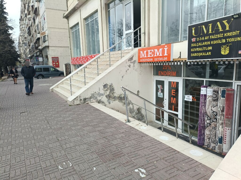 Second-hand shop Memi avropadan geyimler, Baku, photo