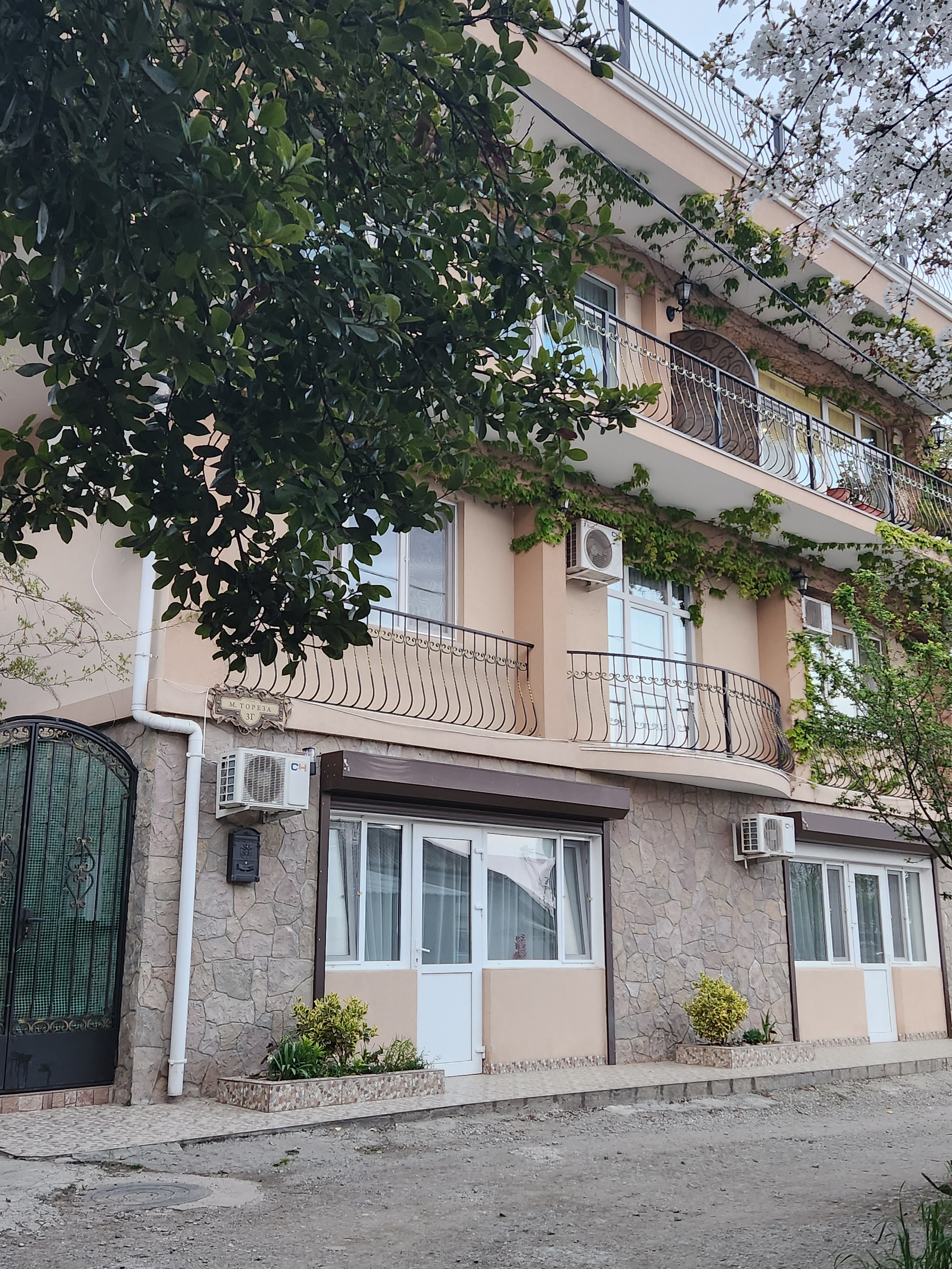 Фото отеля 2