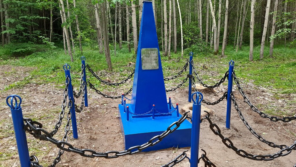 نصب تذكاري للحرب، مقبرة جماعية Братская могила трёх красноармейцев ، جمهورية أدمورتيا، صورة