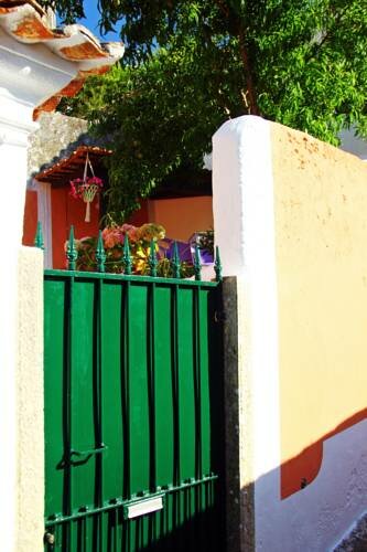 Гостиница Casas do Pátio Sem Cantigas 4 в Синтре