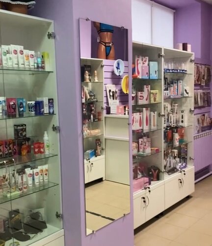 Дәрігердің қобалжығаны сонша, ол науқастың кеудесін сипап, сүйе бастады.