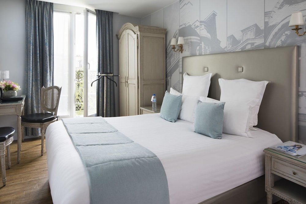 Фото Hotel Plaza Elysées