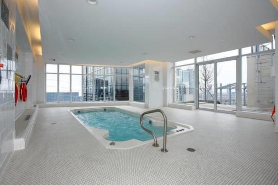 Фото Livingsuites Toronto