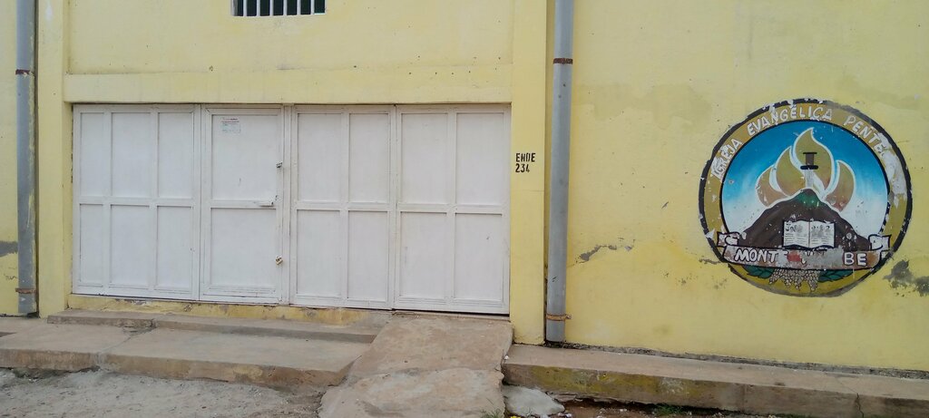 Protestant church Igreja Evangélica Pentecostal Monte Horebe, Loanda, photo